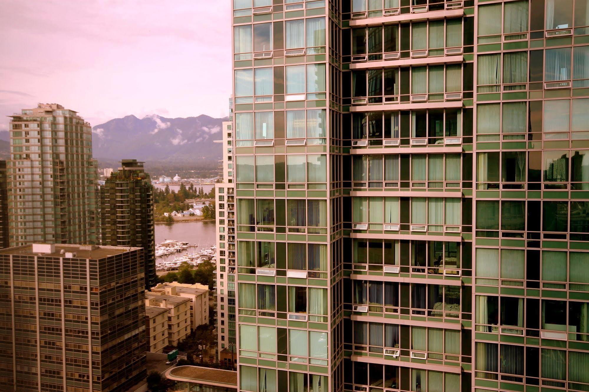 Dunowen Properties Apartment Ванкувър Екстериор снимка